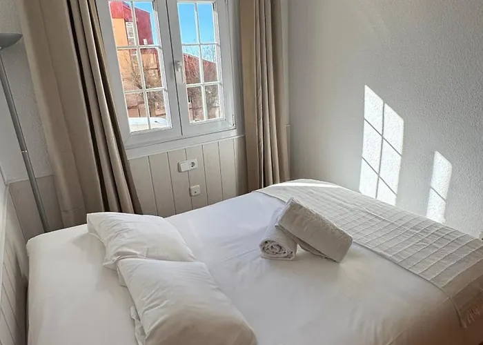 En A Dos Minutos Del Telesillas דירה